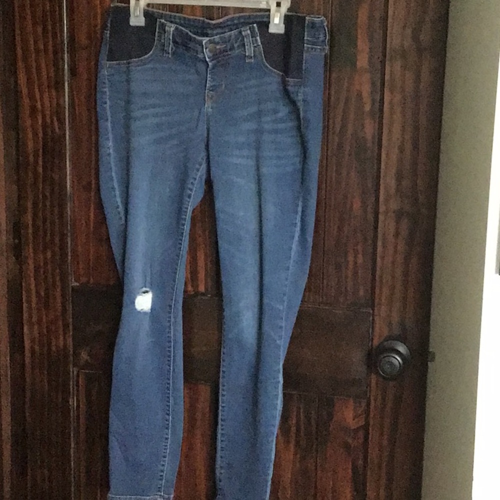 Old Navy maternity medium wash jeans. Size 12, distress on one knee.